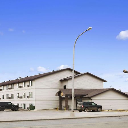 Super 8 By Wyndham Williston Nd Hotell Exteriör bild