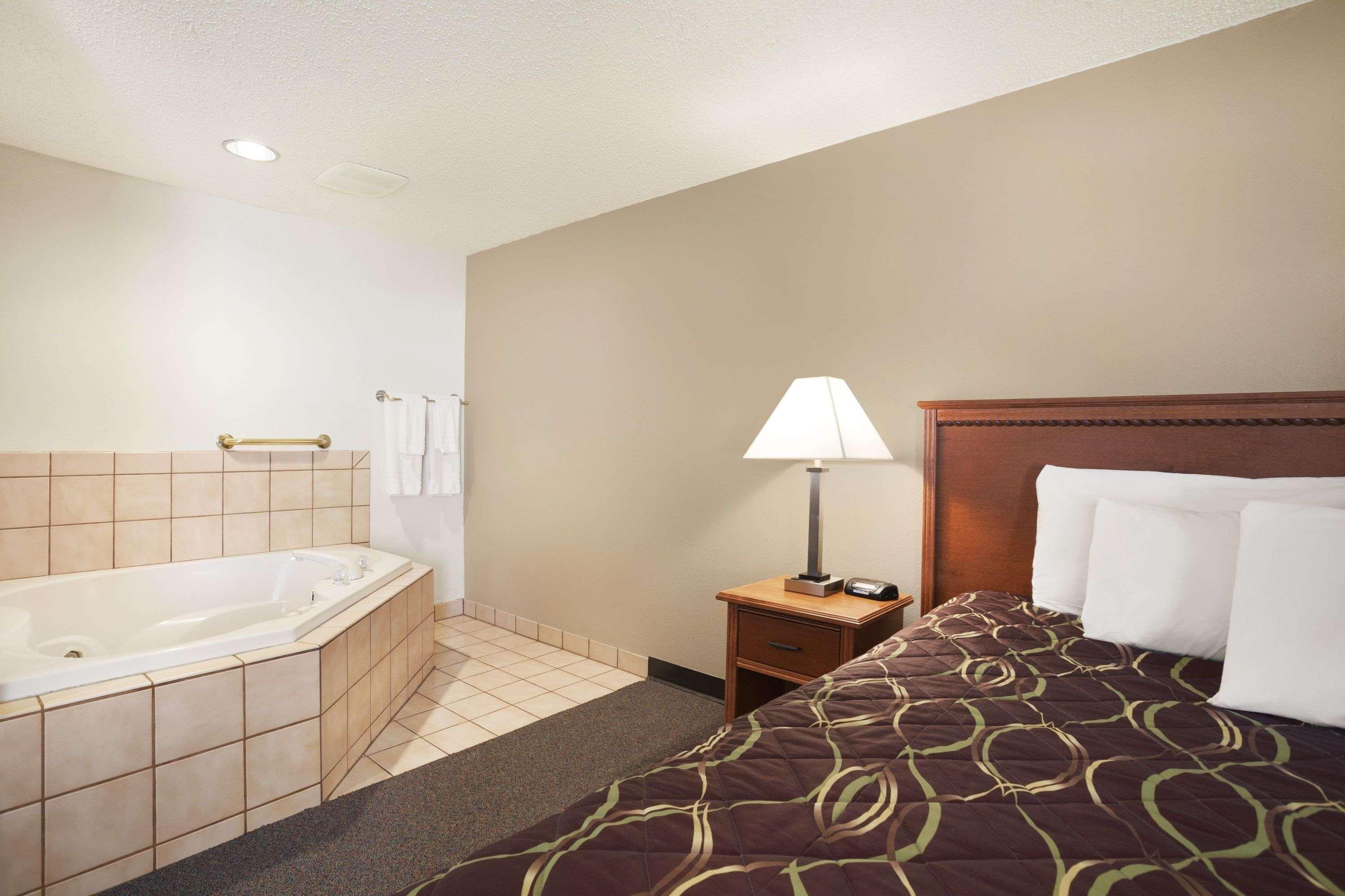 Super 8 By Wyndham Williston Nd Hotell Exteriör bild