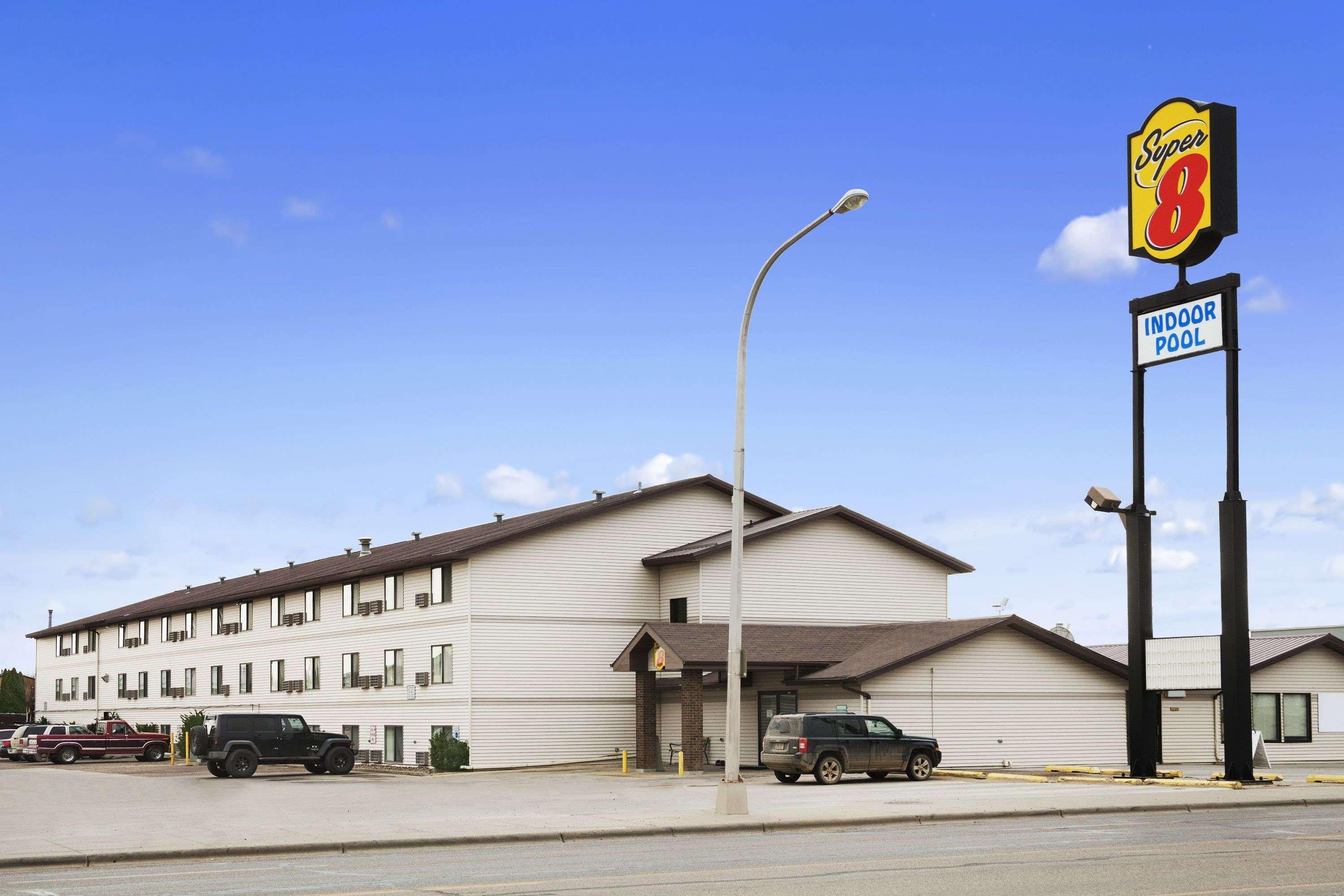 Super 8 By Wyndham Williston Nd Hotell Exteriör bild